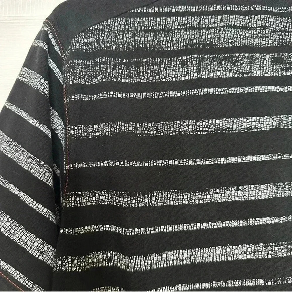 Urbanology T-Shirt Buttons Front Pocket Stripes Black & White Size Medium - Picture 14 of 16